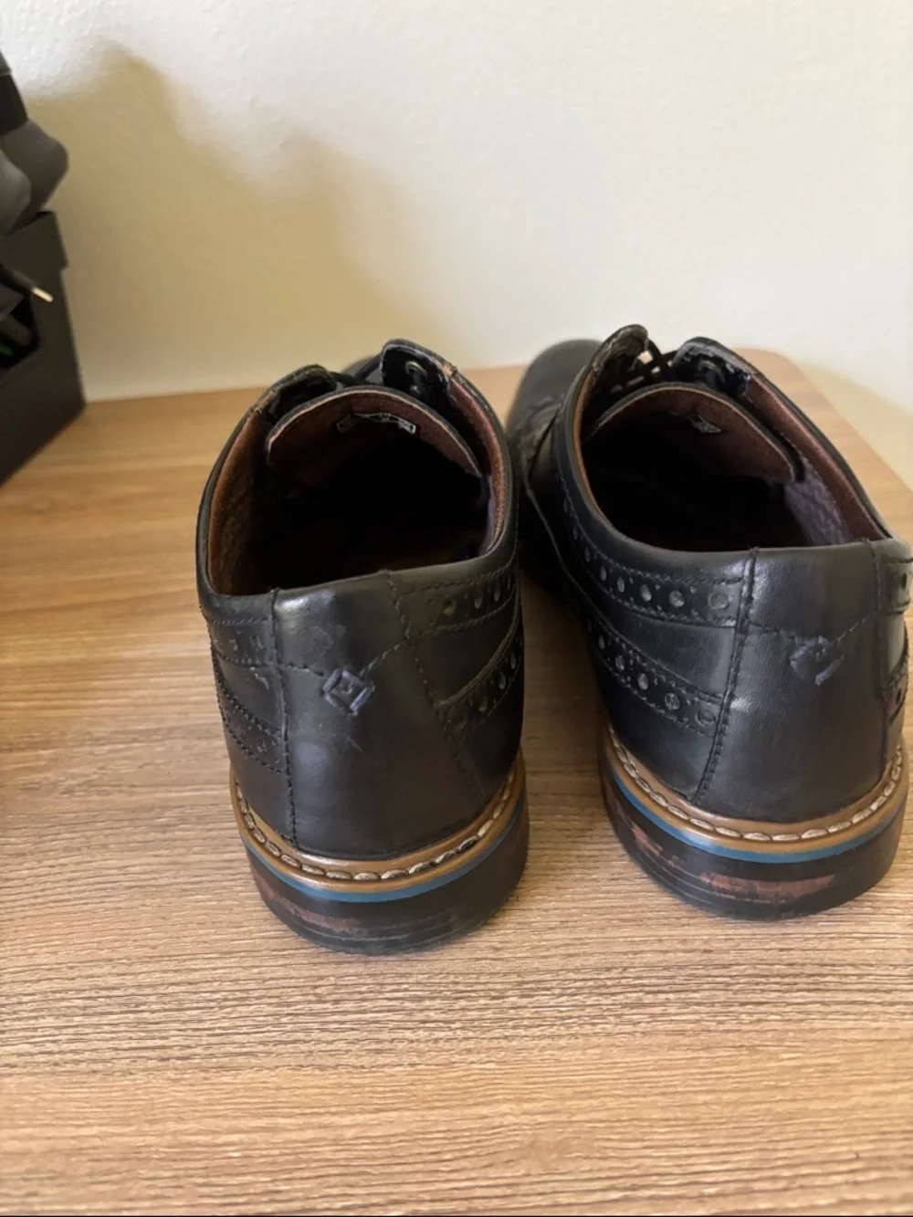 Bostonian Black Leather Wingtip Lace-Up Oxfords